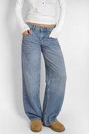 Low-rise star jeans