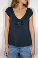 V-neck T-shirt with polka dot ribbon